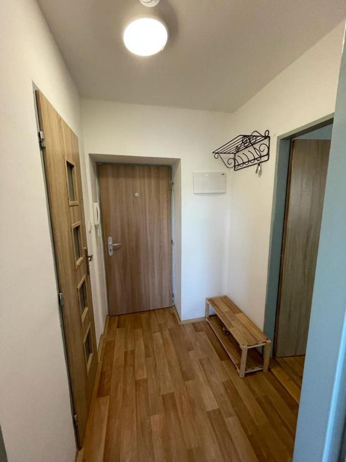 Apartmany - Skolni โคมูตอฟ ภายนอก รูปภาพ