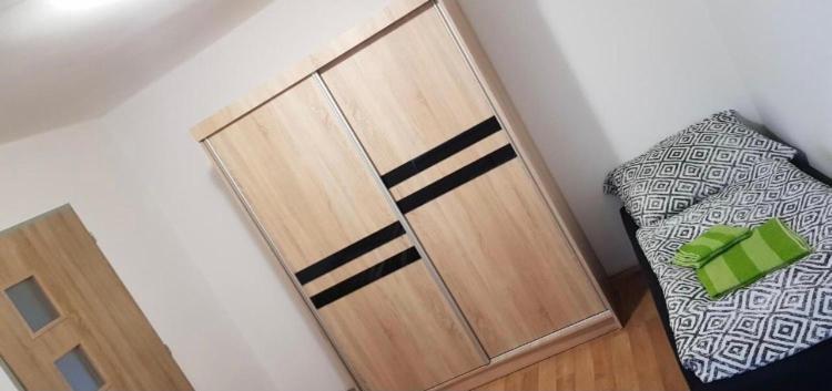 Apartmany - Skolni โคมูตอฟ ภายนอก รูปภาพ